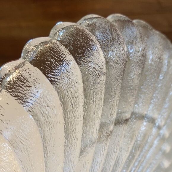 Vintage Small 7.5" Clear Glass Shell Plates Set 2 Boho Nautical Coastal - Picture 5 of 5